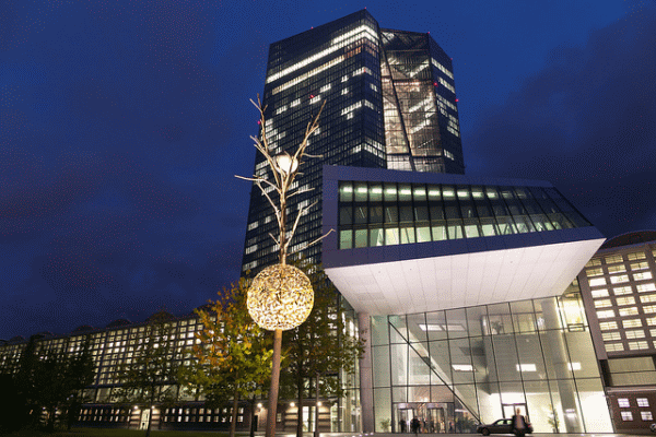 Testele de stres indică un deficit de capital de 14,4 miliarde euro pentru băncile din Grecia